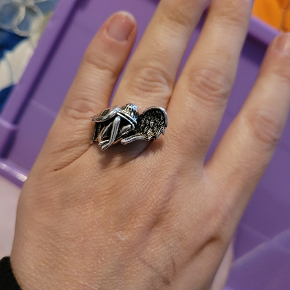 Sterling silver resting angel ring - Picture 2 of 4